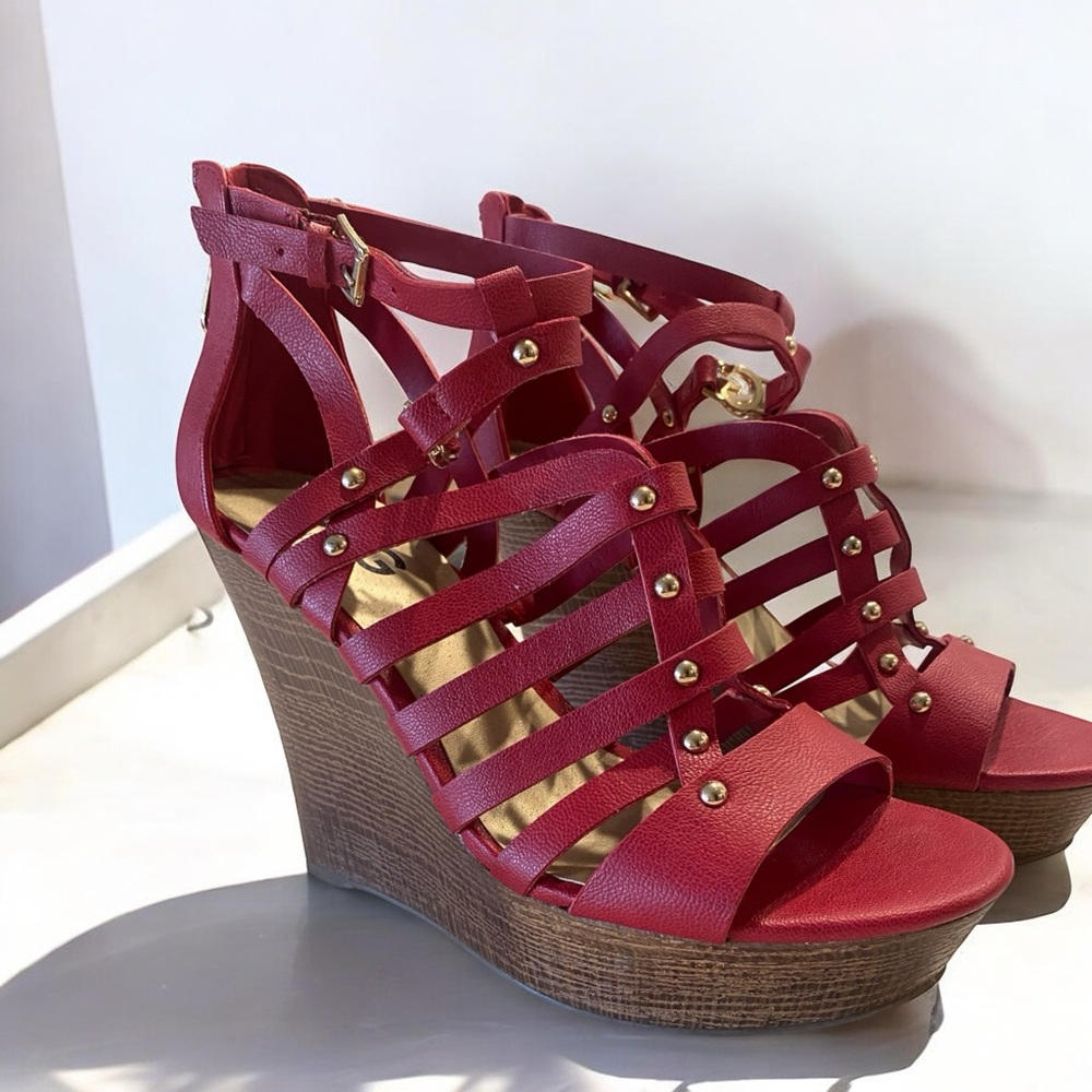 GBG by Guess red wedge-lightly used in excellent condition
